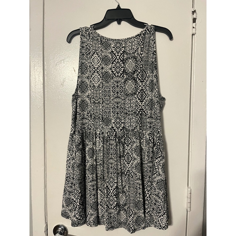 Torrid Super Soft Knits Tank Top Womens 1 Black White Geometric Button Babydoll - Picture 5 of 7